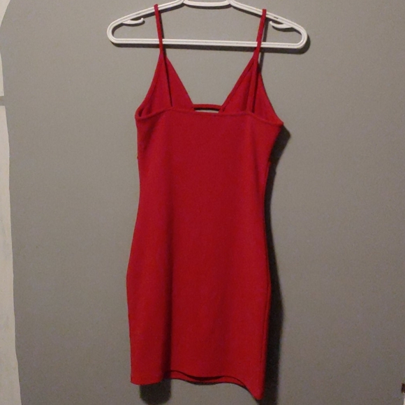 Forever 21 red dress low cut - Picture 2 of 3